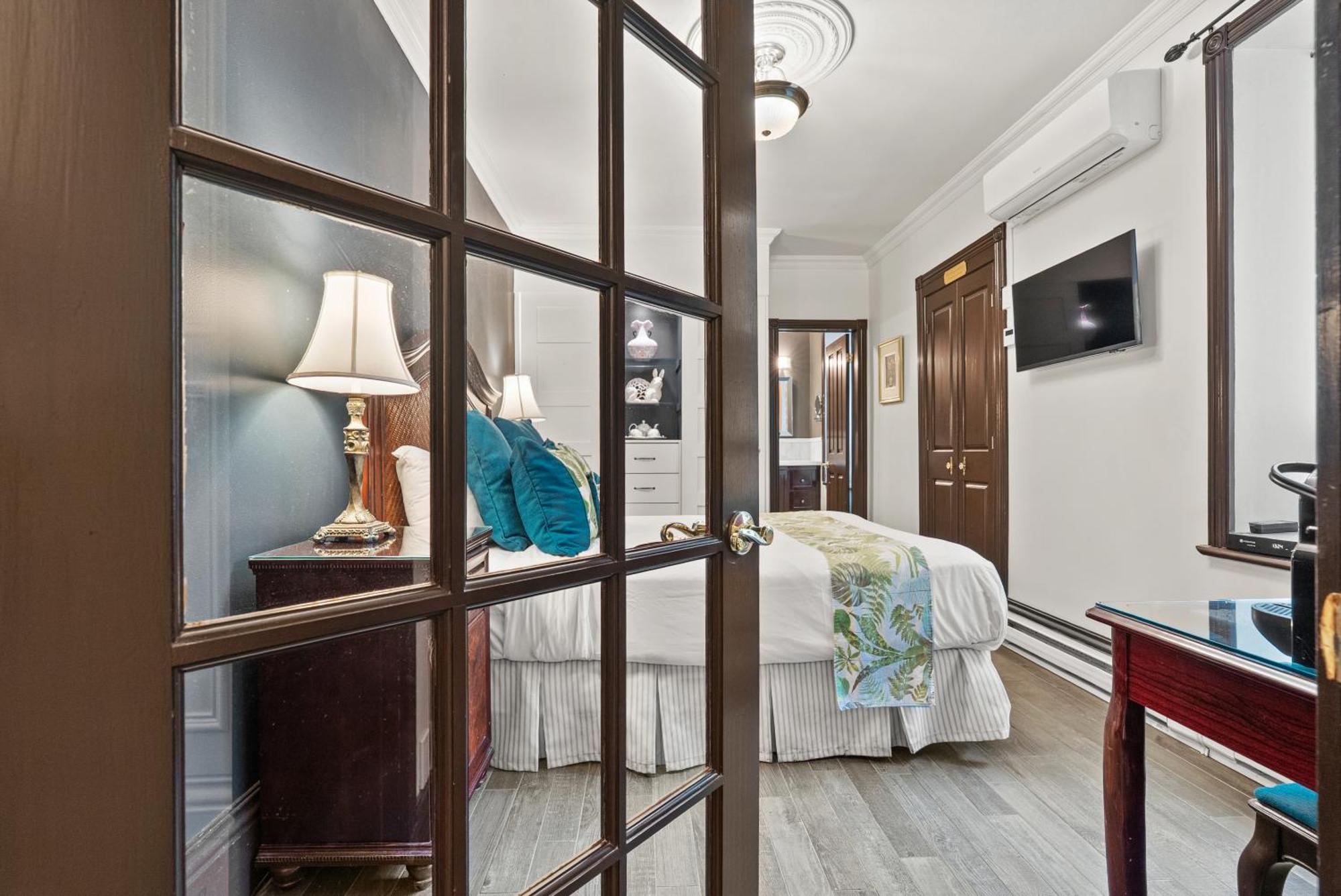 Queen Suite